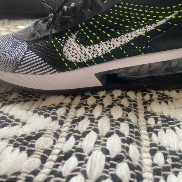 Nike - Picture 5 of 7